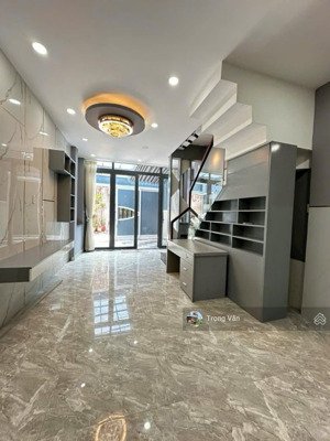nhà đẹp 3 tầng - sổ 55,3 m² - hẻm 4,5m sát mặt tiền - an dương vương giáp q1. chỉ 13,3 tỷ