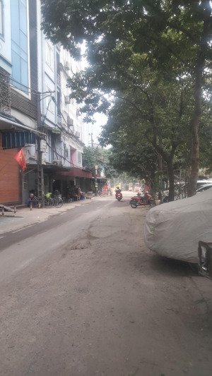 bán toà ccmn phùng khoang. nam từ liêm dt 105m x 8t. mặt tiền 5.5m. giá 32.8 tỷ