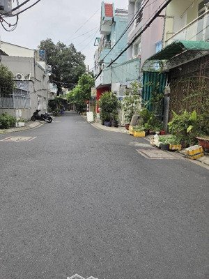 nhà đẹp sân vườn chill ngay hẻm xe hơi đường nguyễn hữu tiến, gần lê trọng tấn, đh công thương