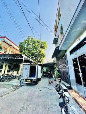 siêu rẻ - chỉ 32tr/m2 - đất tặng nhà c4 - hxh ngang 11m