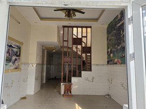 nhà cách đường lò lu 50m. dt 71m2 2 tầng hẻm 5m, 2 pn giá 3.9 tỷ