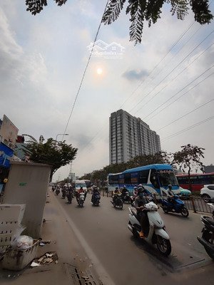 cho thuê tòa nhà mặt tiền kinh dương vương 8*20m bốn lầu có thang máy