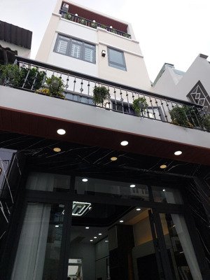 bán nhà mới 4 tầng, ngang 4.2m, full nội thất, cách mt trần xuân soạn 15m, nhỉnh 6 tỷ