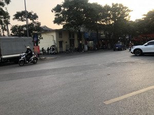 mình chủ nhà cần bán mảnh đất bồ đề dt 60 met, mt 6,5 mét giá 9 tỷ ko thương lượng, hàng ko ai có