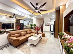 cần bán 9.35 tỷ định công thượng dt 31m 5t mt4m hoàng mai lh: vị trí đẹp, full nộ thất