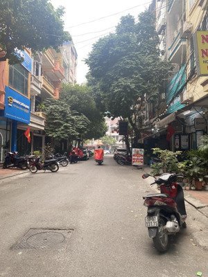 cho thuê nhà mặt ngõ 143 trung kính, cầu giấy. dt 60m2, 4 tầng. giá 22 tr(tháng)