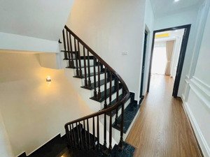 bán nhà 4 tầng vị trí tuyệt đẹp dt82m2-mt4,6m-ô tô đỗ cổng-gần hồ tây-phố xuân la-tây hồ.giá:17.5tỷ