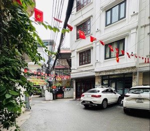 lạc long quân, cầu giấy - ô tô vào nhà.
* 40 m2 - 6 tầng - giá 17,2 tỷ.
* nhà siêu đẹp.