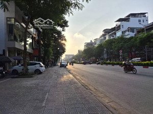 nhà mặt phố nguyễn văn cừ, long biên,chỉ 3 phút tới hồ gươm.mặt tiền khủng,dòng tiền 100tr/ tháng.