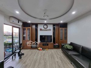 bán nhà nguyễn văn cừ- gần cầu chương dương-long biên. dt 50m2 x mt 3.8m. ô tô vào nhà. giá 12 tỷ