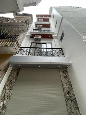 quan nhân - thanh xuân - nhà mới đẹp thang máy - 240 tr/m2 - ở hoặc làm ccmn đều đẹp