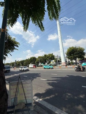 1 đời chủ mặt tiền lô góc phạm văn đồng 1.380m² dòng tiền 230tr/tháng 270 tỷ