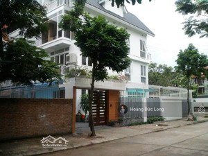 đắt sắt ra miếng - bán gấp đơn lập 307m2 khu đtm dịch vọng, căn hoàn thiện đẹp, ngay công viên cg