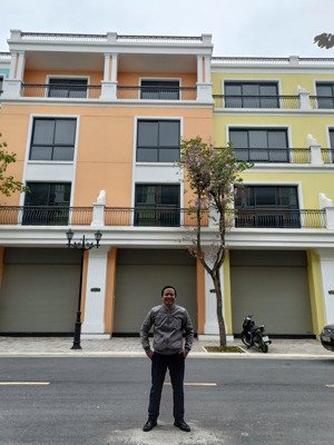 bán nhà siêu đẹp,cạnh ngay trường học,kinh doanh tốt