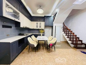 - bán nhà hồ đắc di, ngõ ba gác, 30m ra oto, ô chờ thang máy, thoáng sáng, dân xây giá : 12.6 tỷ tl