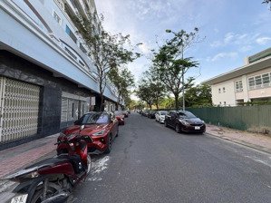 bán nhà đường nguyễn lộ trạch cách biển 900m/nha trang