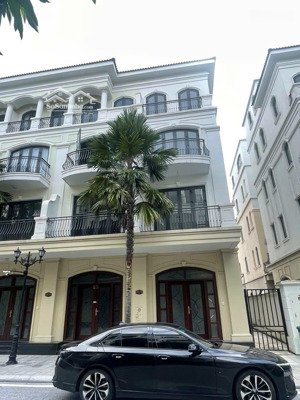 bán liền kề chà là 72m2 xẻ khe giá 9,9 tỷ đã hoàn thiện 5 tầng, sãn sỏ sang tên ngay