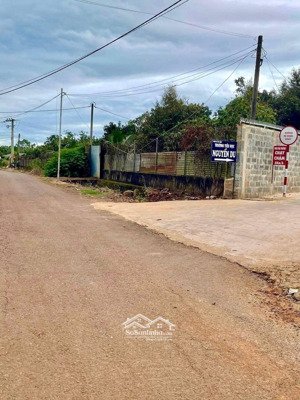 bán gấp nền đất thổ cư vs dt: 100m2 sổ hồng riêng sát trường học - giá chỉ: 390tr