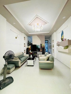 ***nhà bán 1/ đường số 20 p5 gv
dt(4x20m) giá 11,1 tỷ tl