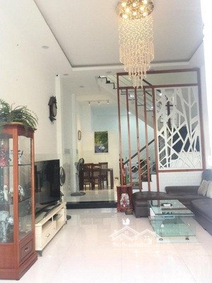 chỉ 7.5 tỷ! nhà 3.5 tấm khu nhà cao tầng hxh lạc long quân