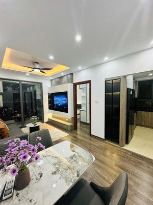 (giá thật) 6,3tỷ, 67m2, 2pn, 2wc, có thương lượng, đủ nội thất, sổ cầm tay, hướng mát riverside