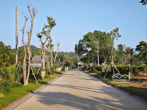 bán lô đất ở 500m2 khu biệt thự búng gội, đất đồi dựa núi cực kỳ đẹp. cách biển ông lang chỉ 2.5 km