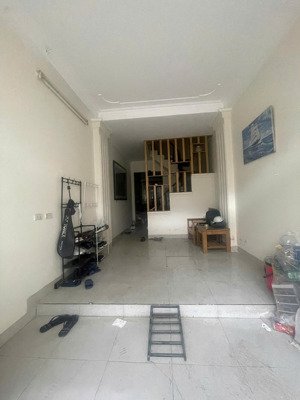 bán nhà tân triều - gần đường 25m -cách 1 nhà ra ô tô đỗ - ba gác đỗ cửa - giá đầu tư