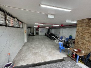 tòa văn phòng mặt phố - vỉa hè ô tô tránh, kinh doanh - sẵn dòng tiền