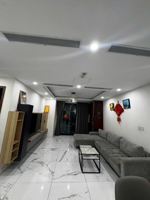 em thi cho thuê 3pn 108m2 full đồ giá 19tr5. tại chung cư sunshine center phạm hùng. lh 