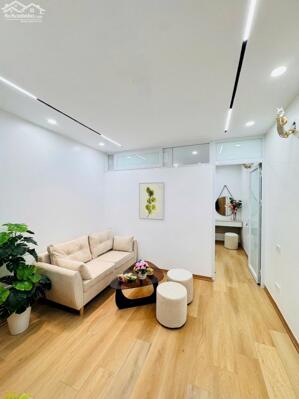 Bán căn hộ tập thể Kim Liên, Đống Đa, nhà đẹp full nội thất, trước nhà là sân chơi cực rộng