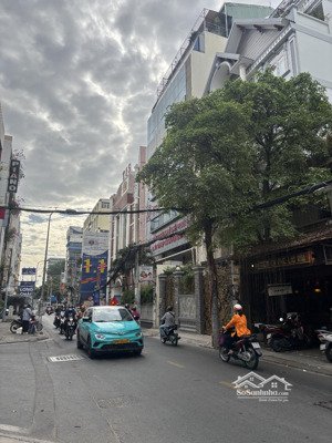 12,8 tỷ thương lượng cần bán nhà hẻm xe hơi số 10 đường đoàn thị điểm, quận phú nhuận