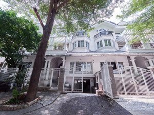 cần bán biệt thự khan hiếm giá rẻ nhất khu vực! mặt tiền đường d8 p22 bình thạnh dt 7x21m giá 80 tỷ