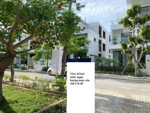 nhà biệt thự xây thô đối diện bể bơi nước ngọt