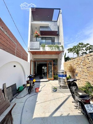 bán nhà phố mới - vị trí đẹp ngay giáo xứ lộc lâm - phường hố nai đường thông thoáng