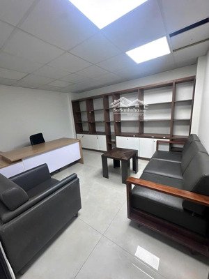 cho thuê mặt bằng tầng 2 võ chí công, tây hồ, diện tích: 80m2, chia sẵn 2 phòng riêng