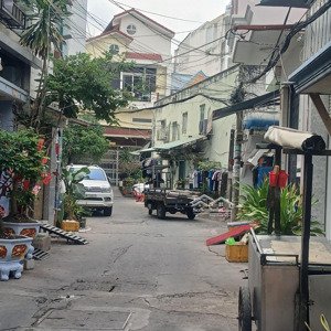 2 tỷ 880 thương lượng, nhà mới 2 tầng, đường 6 mét, diện tích : 2,25 x 8,6 .