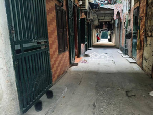 nhà tập thể tầng 1 phố vọng hà, hộ khẩu hoàn kiếm, ô tô đỗ cổng