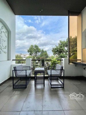 đi nước ngoài cần bán gấp khách san đang kinh doanh. đường xuân hồng tân bình