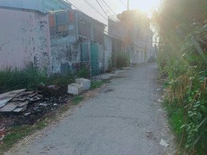 cần bán gấp trong ngày lô đất 2 mặt tiền hẻm chính sổ hồng riêng