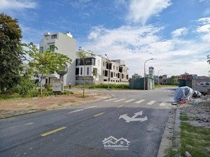 bán lô áp góc có khe thoáng mt 7m nhìn vườn hoa cao đức vạn an - tp bắc ninh
dt 84m2
mt 7m