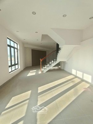 nhà 4 tầng 100m² diện tích xây dựng 420m² tại đô thị biển bình sơn ocean park