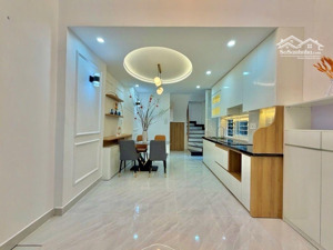 nhà mới hxh huỳnh văn bánh -pn-dt: 30m2: 3,7* 8 m-5 tầng- 3pn-4 wc-giá:8,9 tỷ.