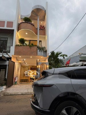 bán nhà 3 tầng kiên cố full nội thất hiện đại -gần biển nguyễn tất thành, tp đà nẵng