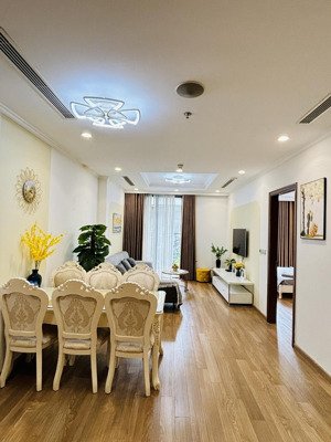 tôi chính chủ cho thuê 4 phòng ngủ full đủ đồ 37tr/ tháng tại vinhomes west point 