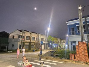 cần bán căn nhà liên kế vườn hướng bắc, giá 1.6 tỷ đã bao gồm thuế phí sang sổ