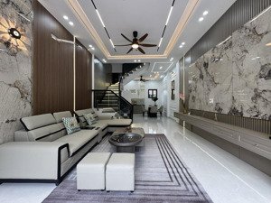 nhà 4 tầng mặt đường quỳnh hoàng, nam sơn full nội thất kinh doanh ok. lh: 