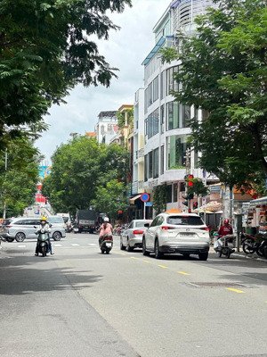 bán nhà mặt tiền lý thái tổ p.10 q.10 dt : 5.2 x 20m , hầm - 5 lầu - tm nội thất mới giá tốt