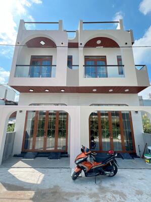 Nhà trệt lầu xây mới - Đậu được ô tô - Gần đại học Y Dược Cần Thơ