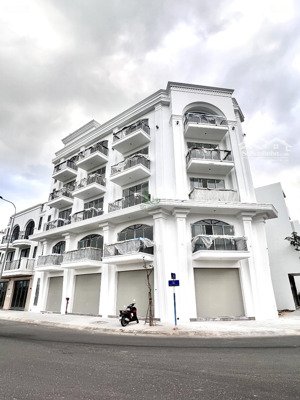 cho thuê nhà ở kinh doanh 5 tầng 800m2 có pccc ngay lô góc khu vcn phước long