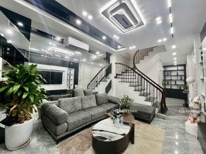 nhà mới p trung hòa, mặt ngõ thông thẳng tắp, 5m ra phố, 10m ra hồ điều hòa, thang máy, ở/kd 44m2